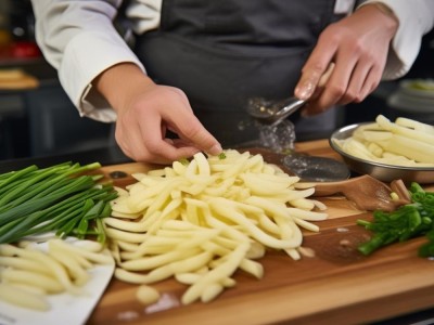 土豆丝怎么炒才能软面入味?关键技巧有哪些?